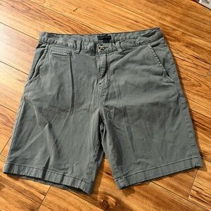 14th & Union Men's grey Chino Shorts